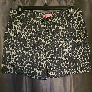 Isaac Mizrahi Black and Gray Animal Print Women Shorts
